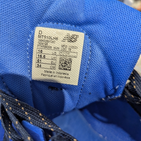 New Balance Men's Blue and Black Running Shoes - Picture 3 of 3